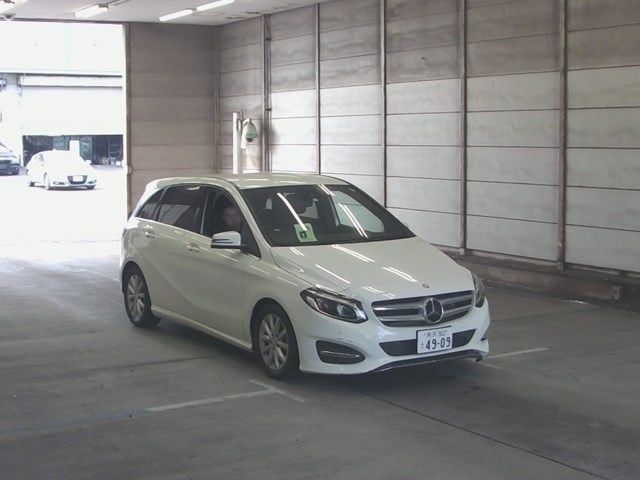 5037 MERCEDES BENZ B CLASS 246242 2015 г. (ARAI Bayside)